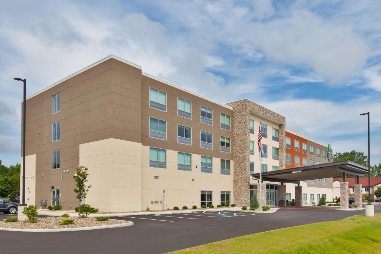 Holiday Inn Express & Suites - Milan - Sandusky Area By Ihg Экстерьер фото